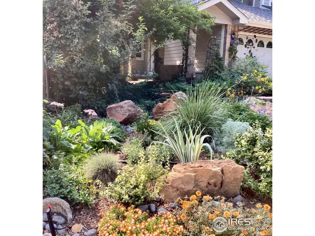 a picture of a wall with a white wall and a white wall painting