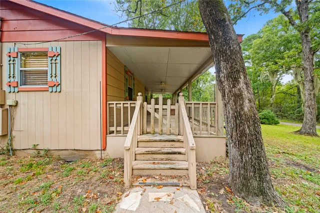 a view of a pathway of a house