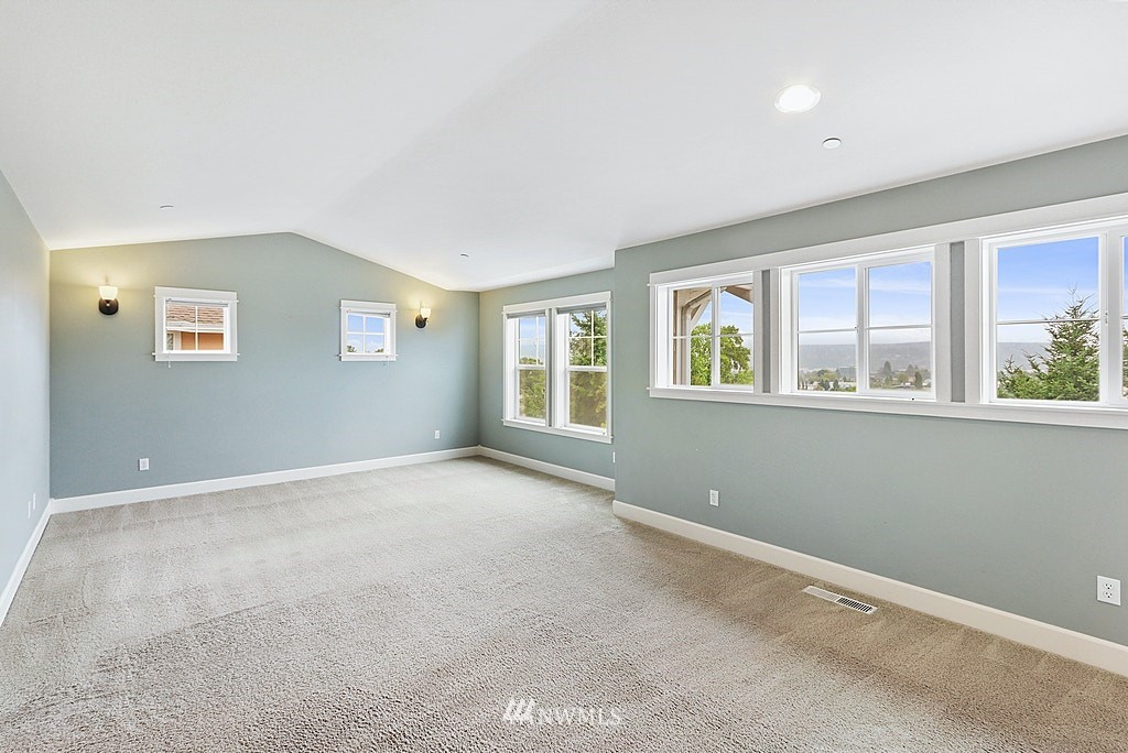 313 Maple Avenue Northwest Renton, WA 98057 - Photo 22 of 34