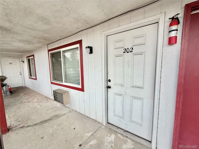 $1,095 | 1080 South Eliot Street, Unit 202, Denver, CO 80219