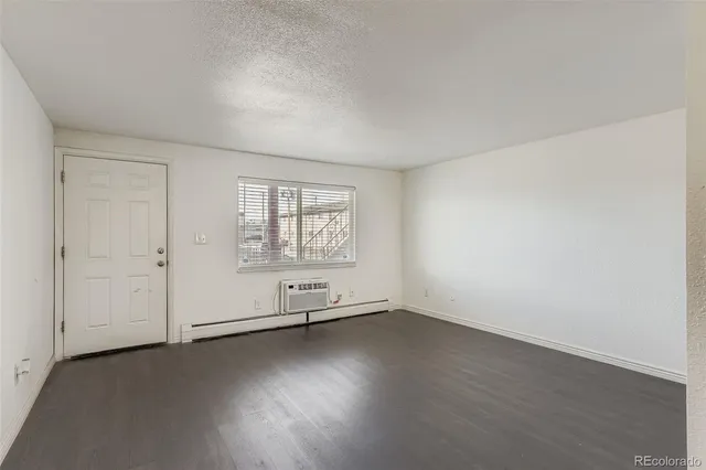 $1,095 | 1080 South Eliot Street, Unit 202, Denver, CO 80219