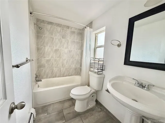 $1,095 | 1080 South Eliot Street, Unit 202, Denver, CO 80219