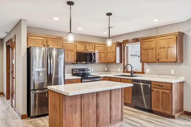 $419,900 | 2870 Coventry Circle, River Falls, WI 54022