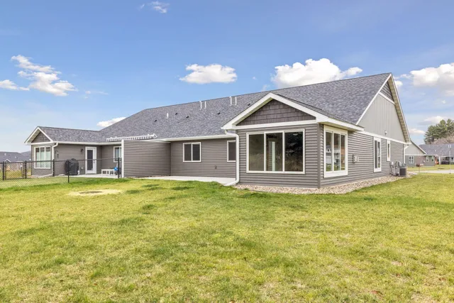 $419,900 | 2870 Coventry Circle, River Falls, WI 54022