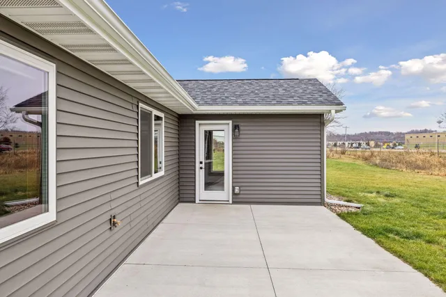 $419,900 | 2870 Coventry Circle, River Falls, WI 54022