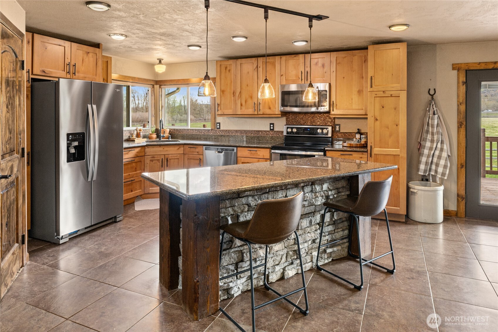3661 East Taneum Road Thorp, WA 98946 - Photo 2 of 39