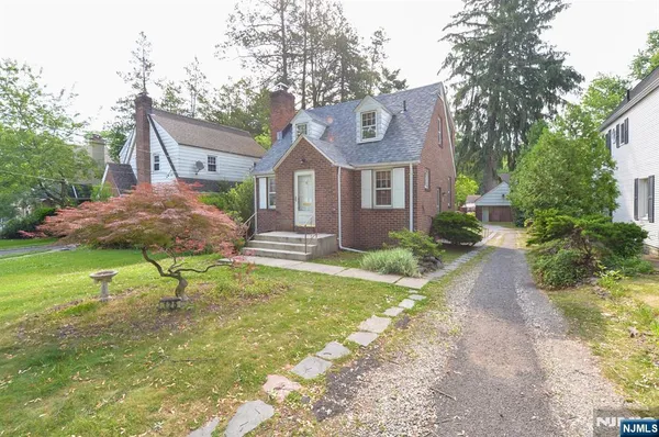 $550,000 | 125 Eastview Avenue, Leonia, NJ 07605