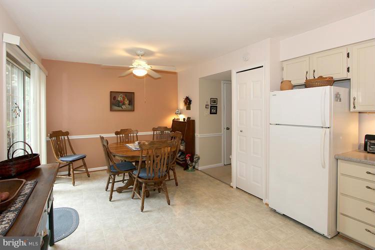 2182 Greenkeepers Court Reston, VA 20191 - Photo 11 of 29 Kitchen