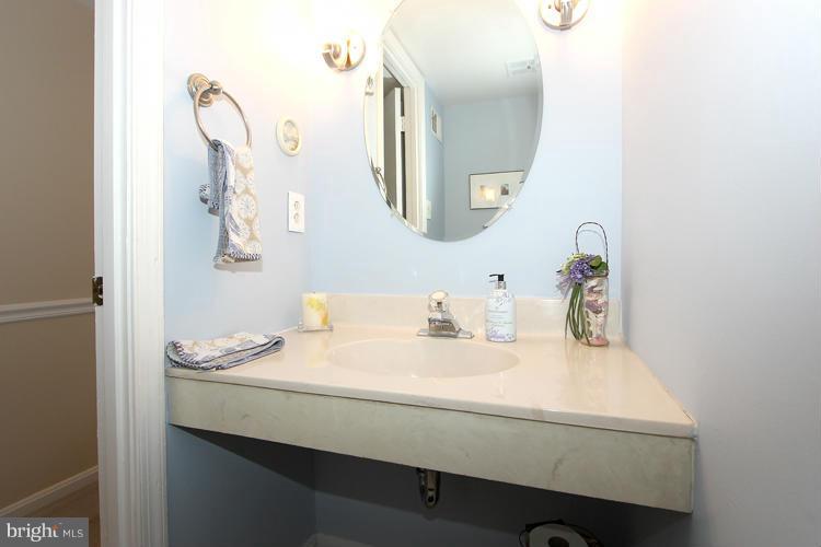 2182 Greenkeepers Court Reston, VA 20191 - Photo 14 of 29 Bath