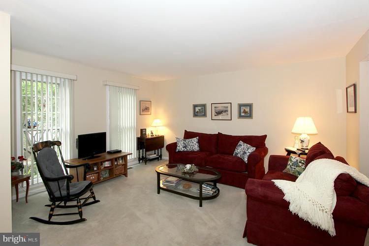 2182 Greenkeepers Court Reston, VA 20191 - Photo 3 of 29 Living Room