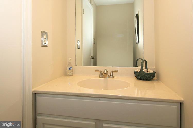 2182 Greenkeepers Court Reston, VA 20191 - Photo 26 of 29 Bath