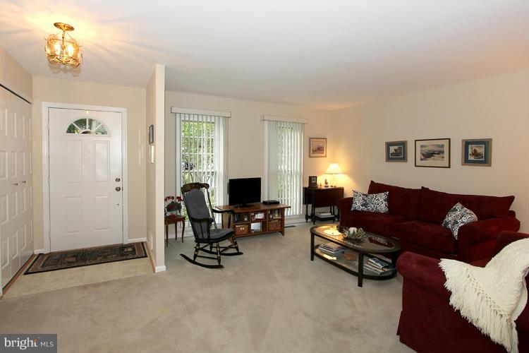 2182 Greenkeepers Court Reston, VA 20191 - Photo 4 of 29 Living Room