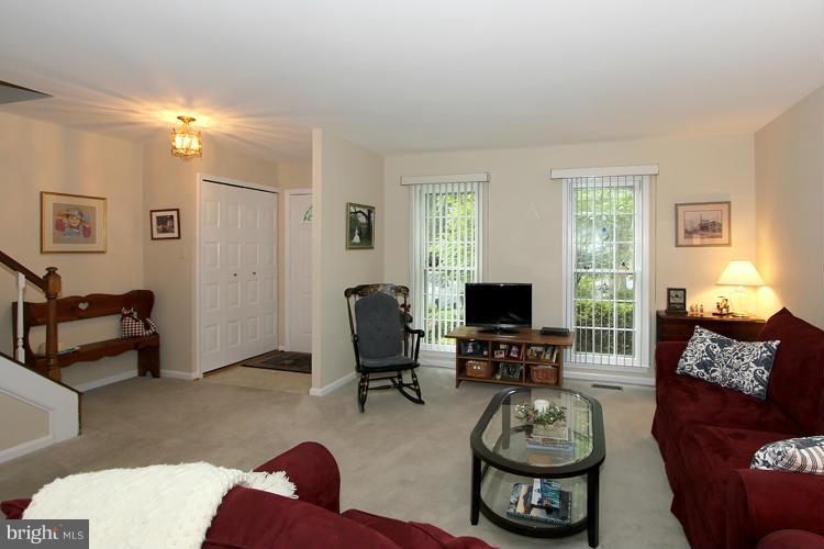 2182 Greenkeepers Court Reston, VA 20191 - Photo 5 of 29 Living Room