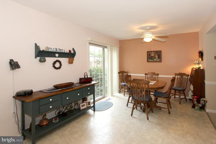 2182 Greenkeepers Court Reston, VA 20191 - Photo 10 of 29 Kitchen