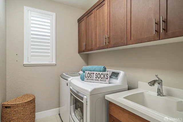 a view of utility room with washer and dryer