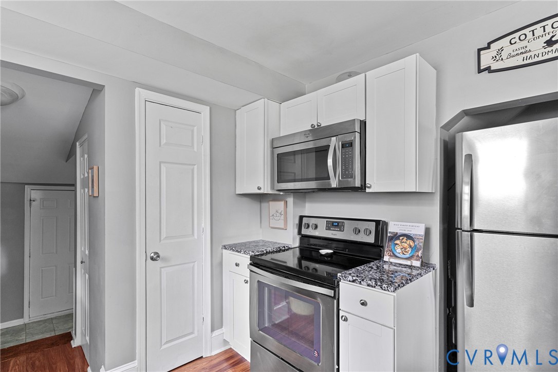 104 West Union Street Sandston, VA 23150 - Photo 16 of 33 a kitchen with a stove microwave and refrigerator