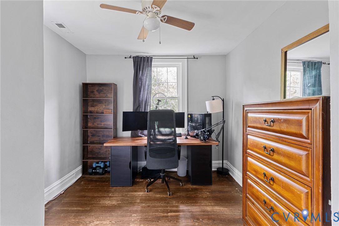 104 West Union Street Sandston, VA 23150 - Photo 22 of 33 a workspace with furniture