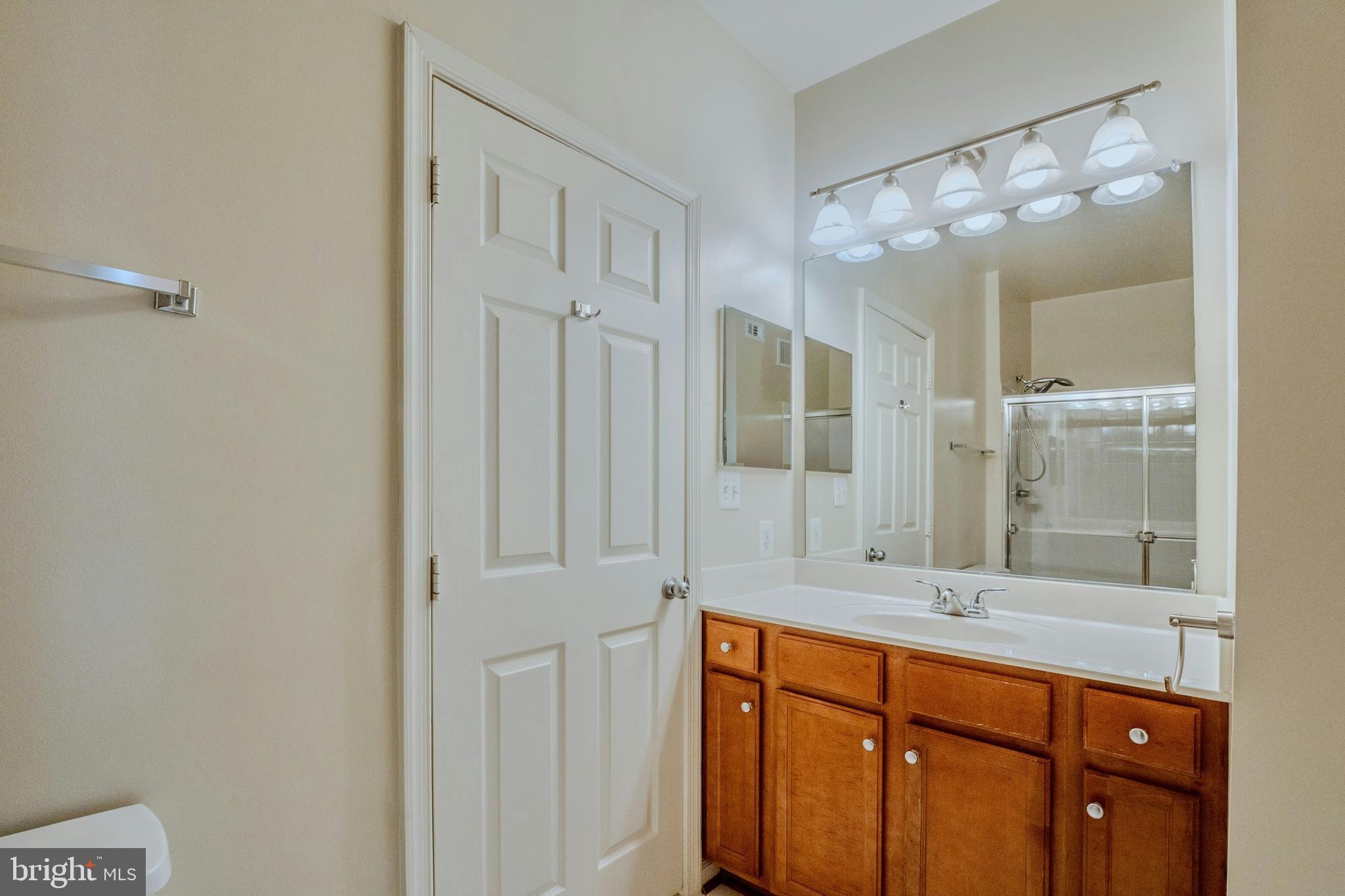 1520 North Point Drive, Unit 30202 Reston, VA 20194 - Photo 24 of 29 Second Full Bath