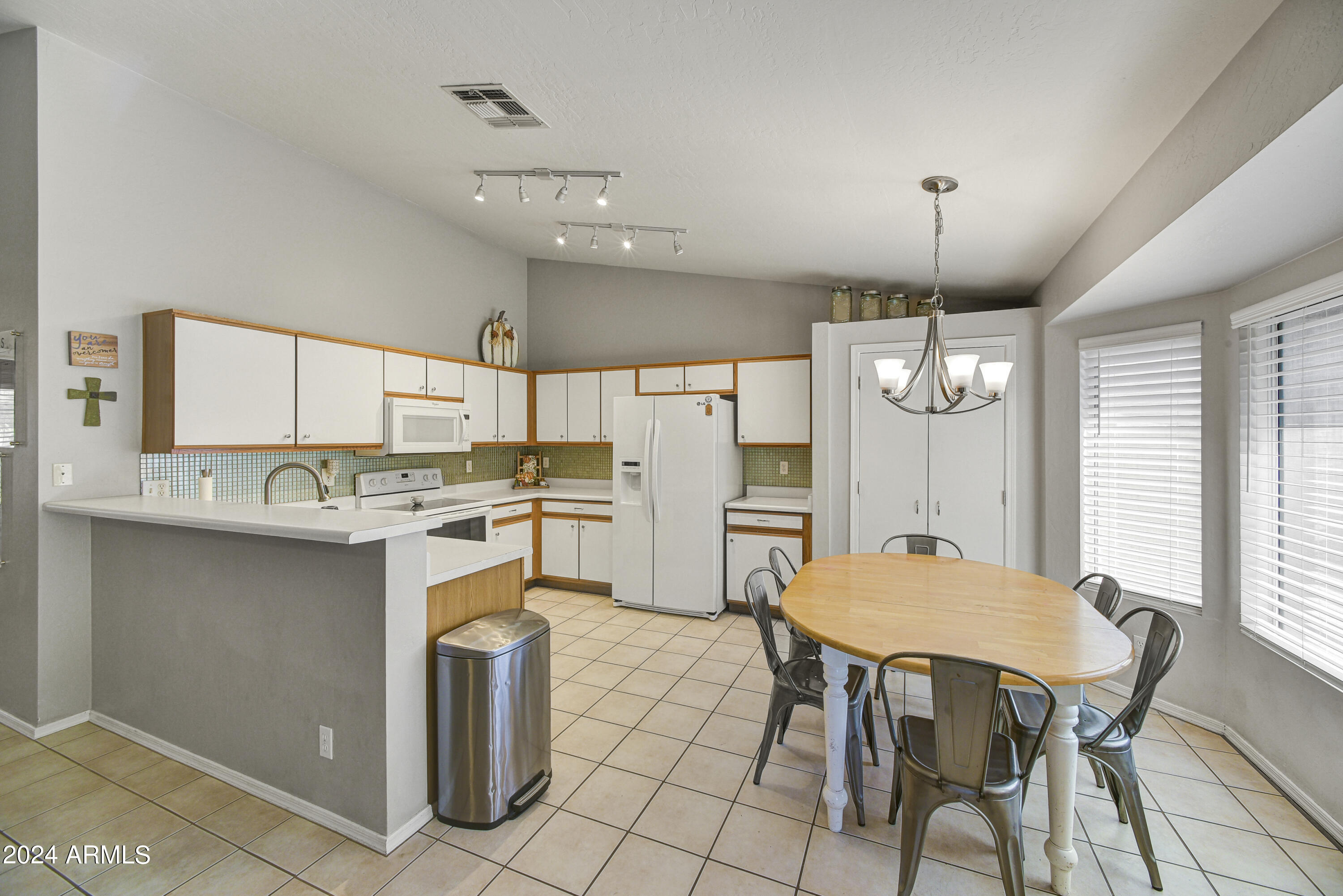 2073 East Ranch Court Gilbert, AZ 85296 - Photo 8 of 24 MD1_1963_4_5_6_7 copy