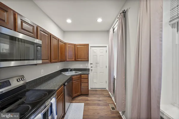 $1,700 | 420 North Collington Avenue, Baltimore, MD 21231