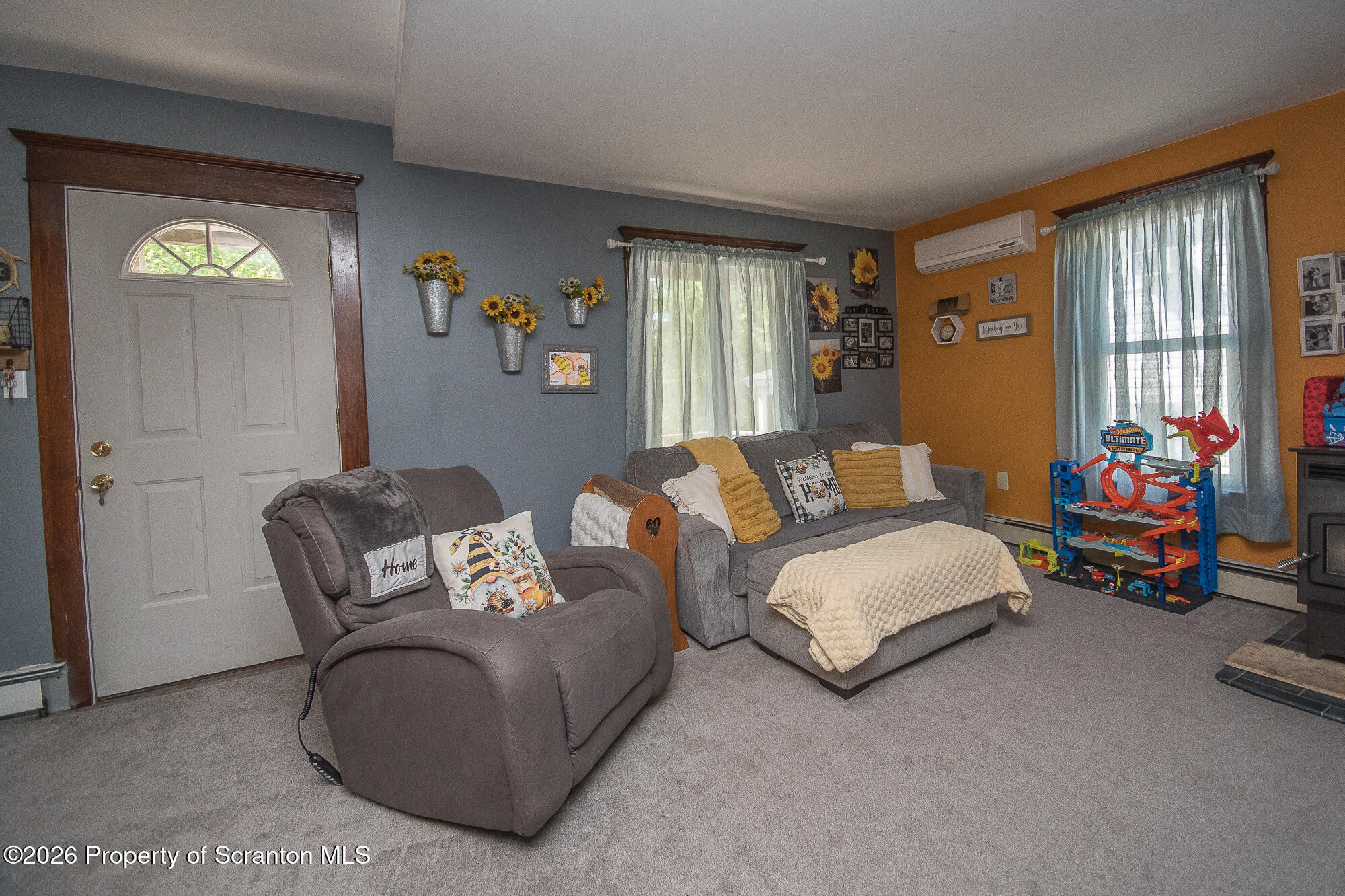 629 Clinton Street Forest City, PA 18421 - Photo 16 of 28 Living Room