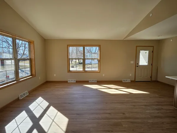 $389,900 | 915 Sutherland Avenue, Janesville, WI 53545