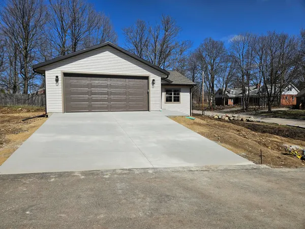 $389,900 | 915 Sutherland Avenue, Janesville, WI 53545