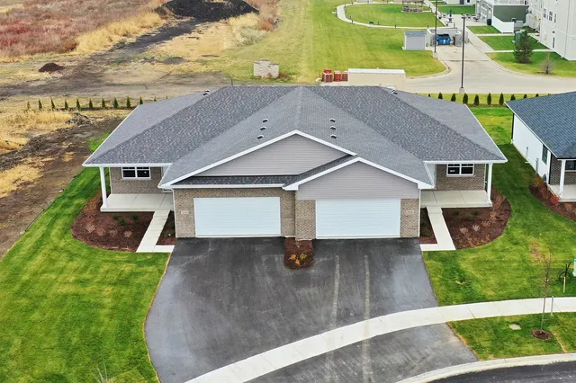 $359,999 | 815 Heritage Woods Drive, Minooka, IL 60447