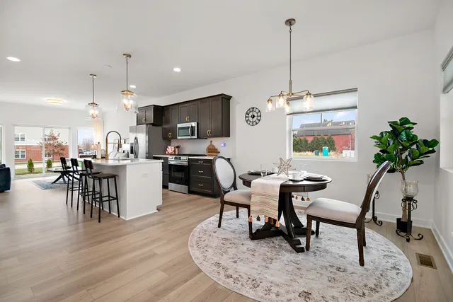 $359,999 | 815 Heritage Woods Drive, Minooka, IL 60447