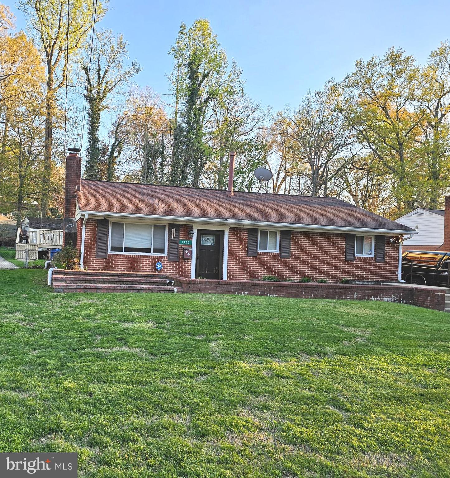 a view of a house with a backyard