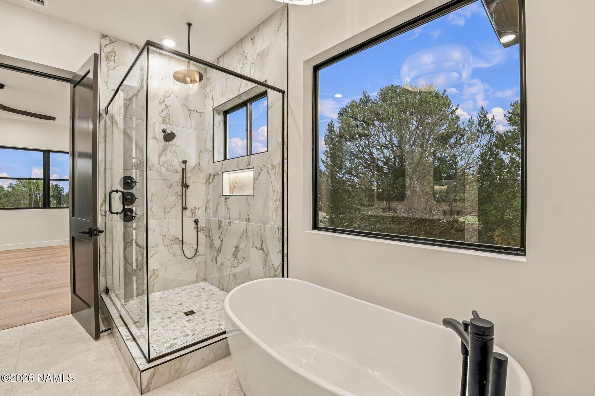 8583 Tall Tales Rnch Road Flagstaff, AZ 86004 - Photo 31 of 83 Primary shower & tub