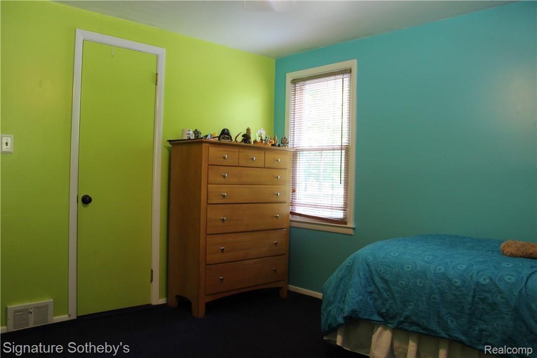 1748 Prestwick Road Grosse Pointe, MI 48236 - Photo 18 of 24 IMG_0997.jpg