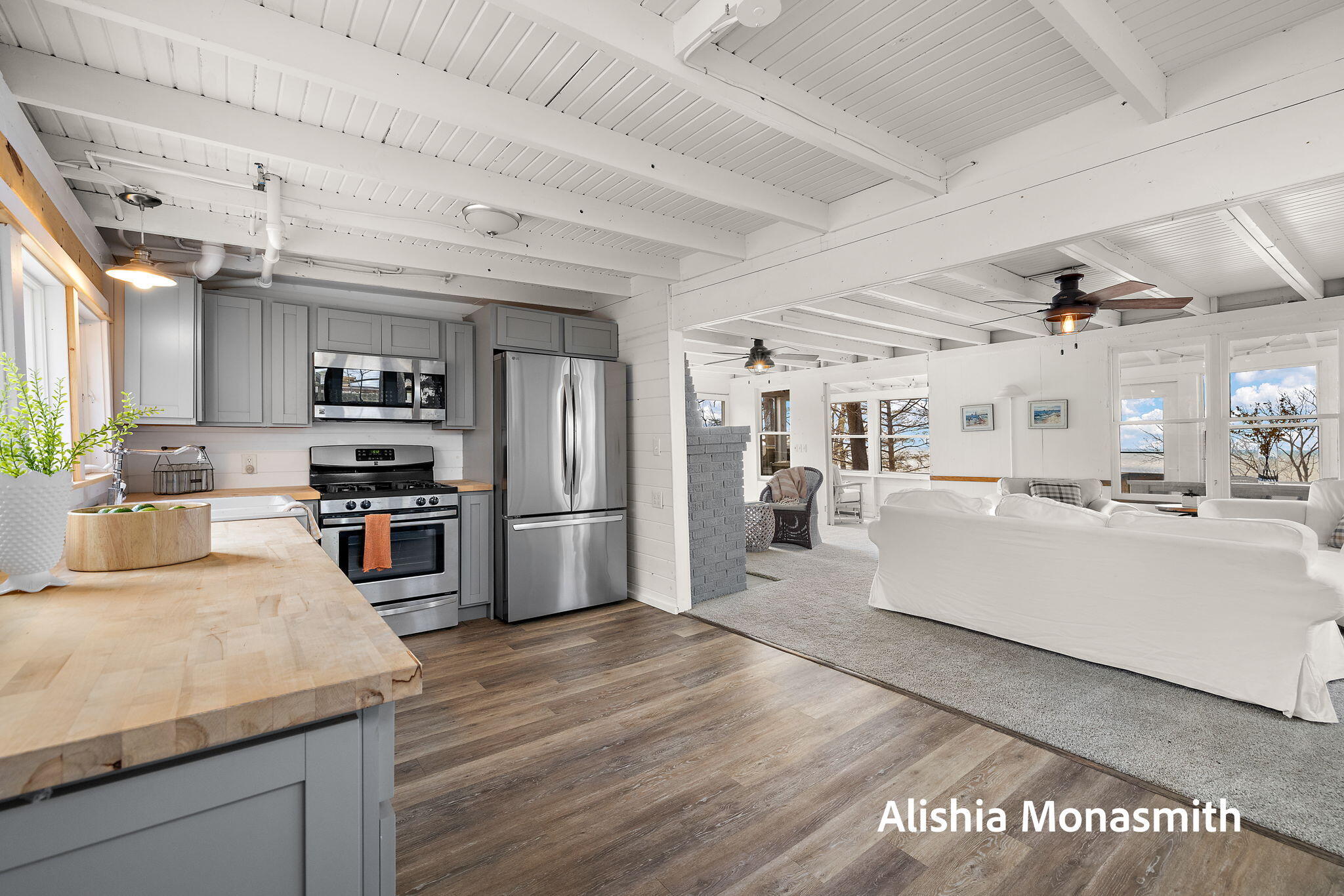 15058 Stickney Ridge Road Grand Haven, MI 49417 - Photo 5 of 61 26-web-or-mls-2R9A3030