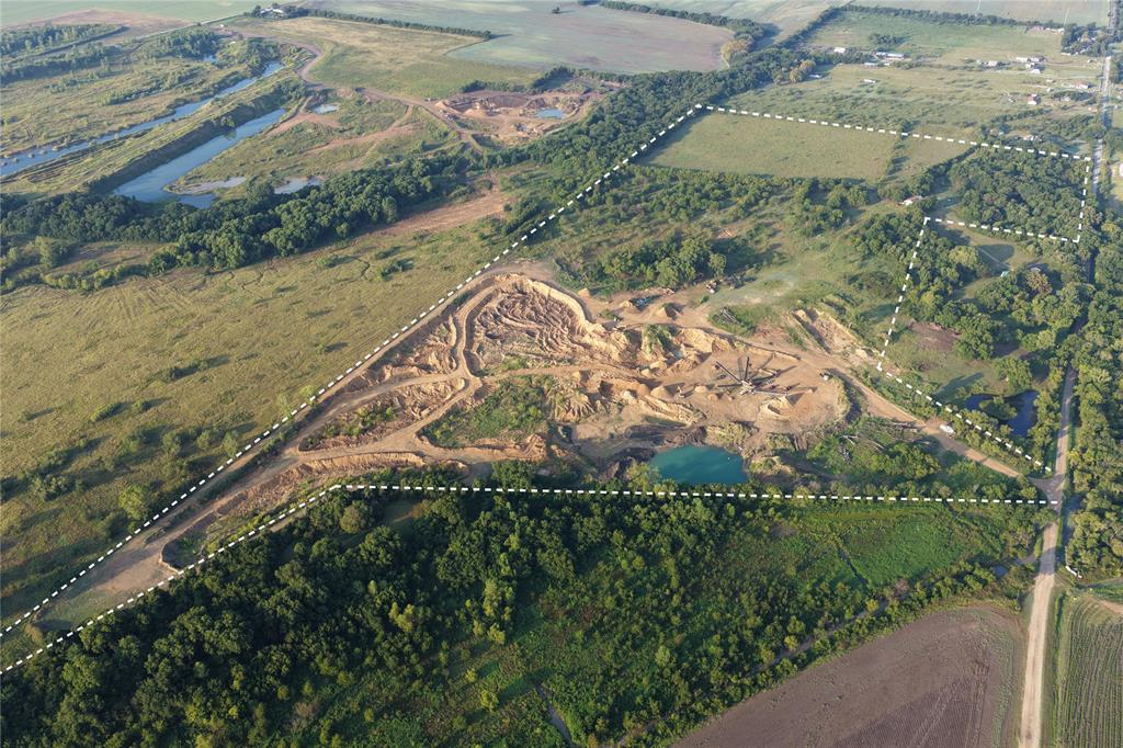 830 10 Mile Road Ferris, TX 75125 - Photo 4 of 11 a view of a garden