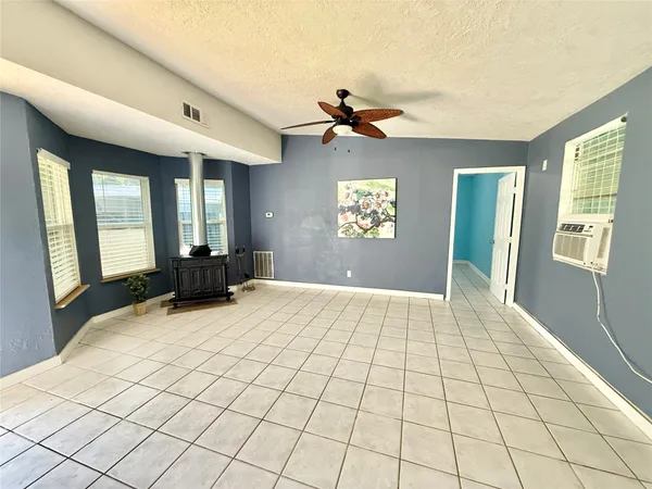 $1,250 | 2434 Shady Creek Lane, Freeport, TX 77541