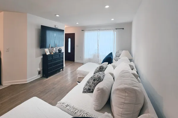 $215,000 | 5346 Clippert Street, Dearborn Heights, MI 48125