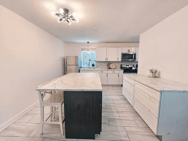 $215,000 | 5346 Clippert Street, Dearborn Heights, MI 48125