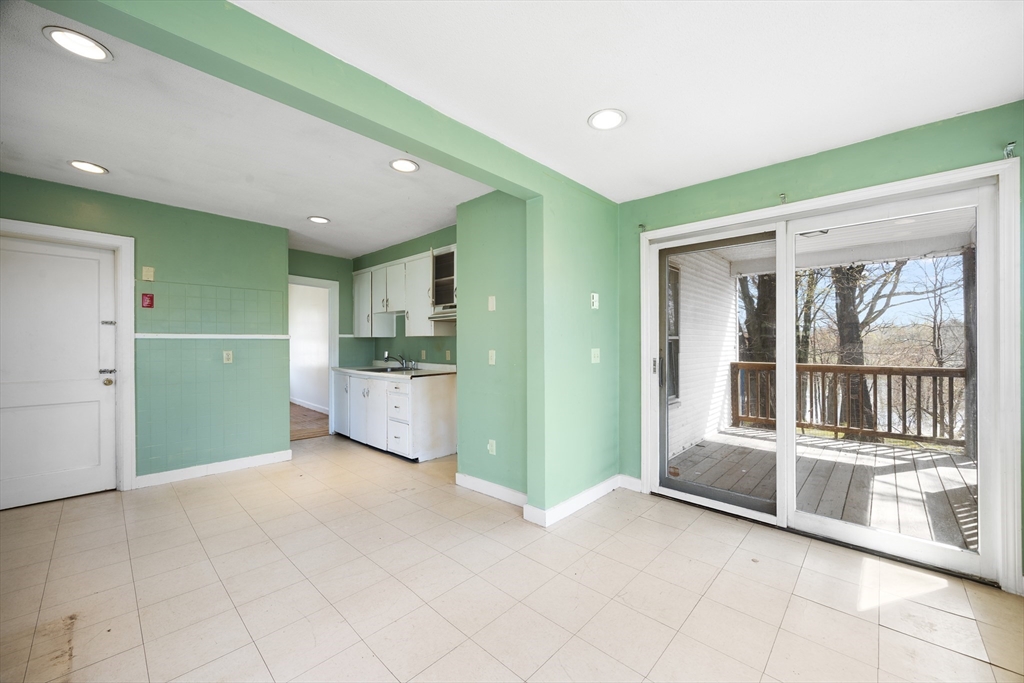 964 Main Street Holyoke, MA 01040 - Photo 19 of 31