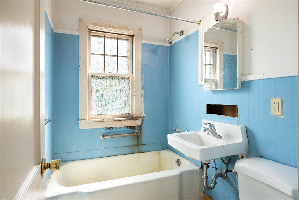 964 Main Street Holyoke, MA 01040 - Photo 25 of 31