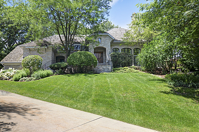 105 Oak Ridge Drive West Burr Ridge, IL 60527 - Photo 1 of 25