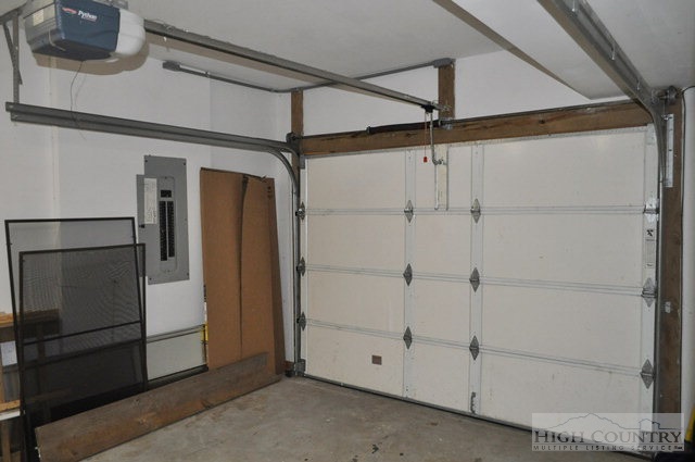346-348 Grady Winkler Road Boone, NC 28607 - Photo 8 of 32 a view of an empty room