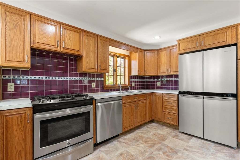 10 Lowell Road Westford, MA 01886 - Photo 4 of 25