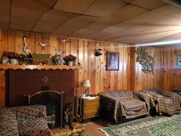 a view of a house with backyard