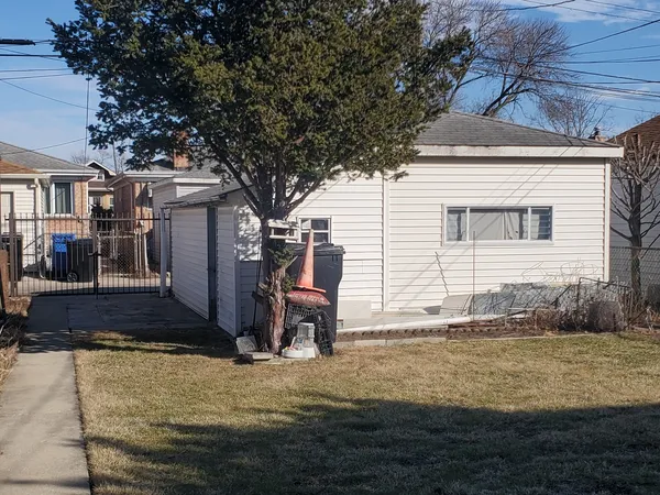 $385,000 | 2831 North Linder Avenue, Chicago, IL 60641