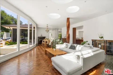 $10,375,000 | 909 North Alpine Drive, Beverly Hills, CA 90210
