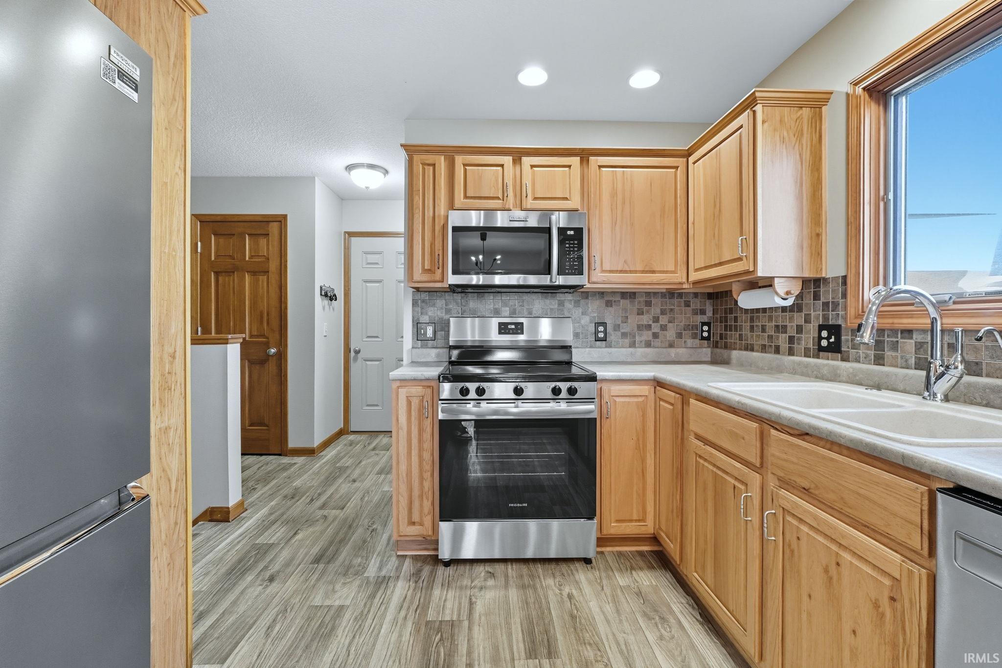 2017 Falcon Ridge Court Fort Wayne, IN 46845 - Photo 6 of 35