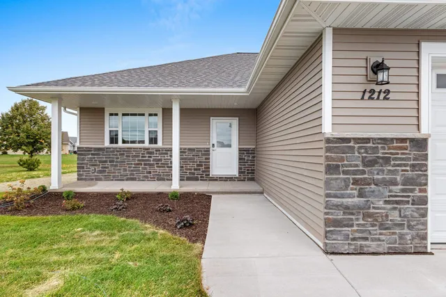 $358,900 | 1212 Northwood Drive, Seymour, WI 54165