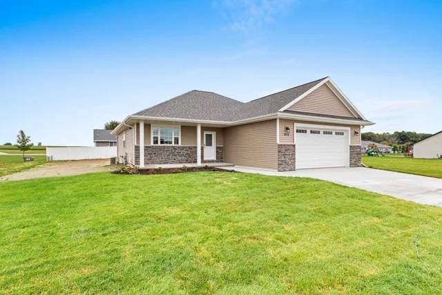 $358,900 | 1212 Northwood Drive, Seymour, WI 54165