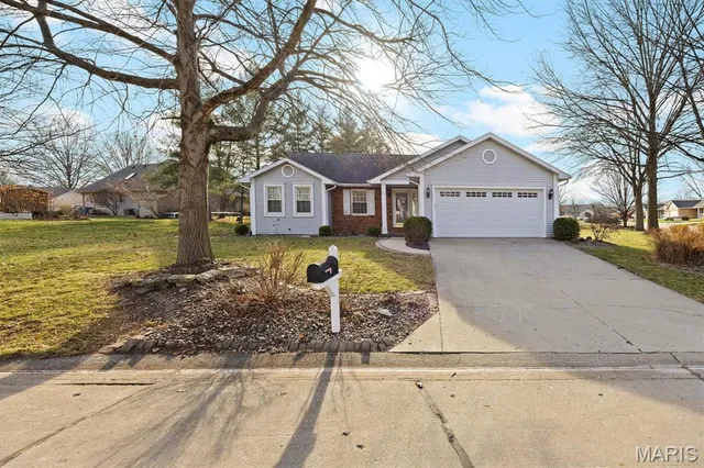 $329,900 | 160 Coventry Way, Highland, IL 62249