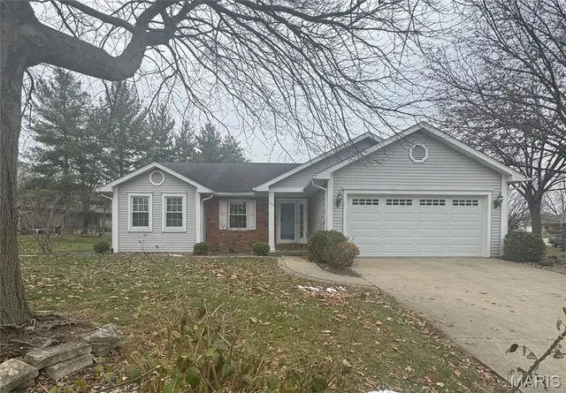 $329,900 | 160 Coventry Way, Highland, IL 62249